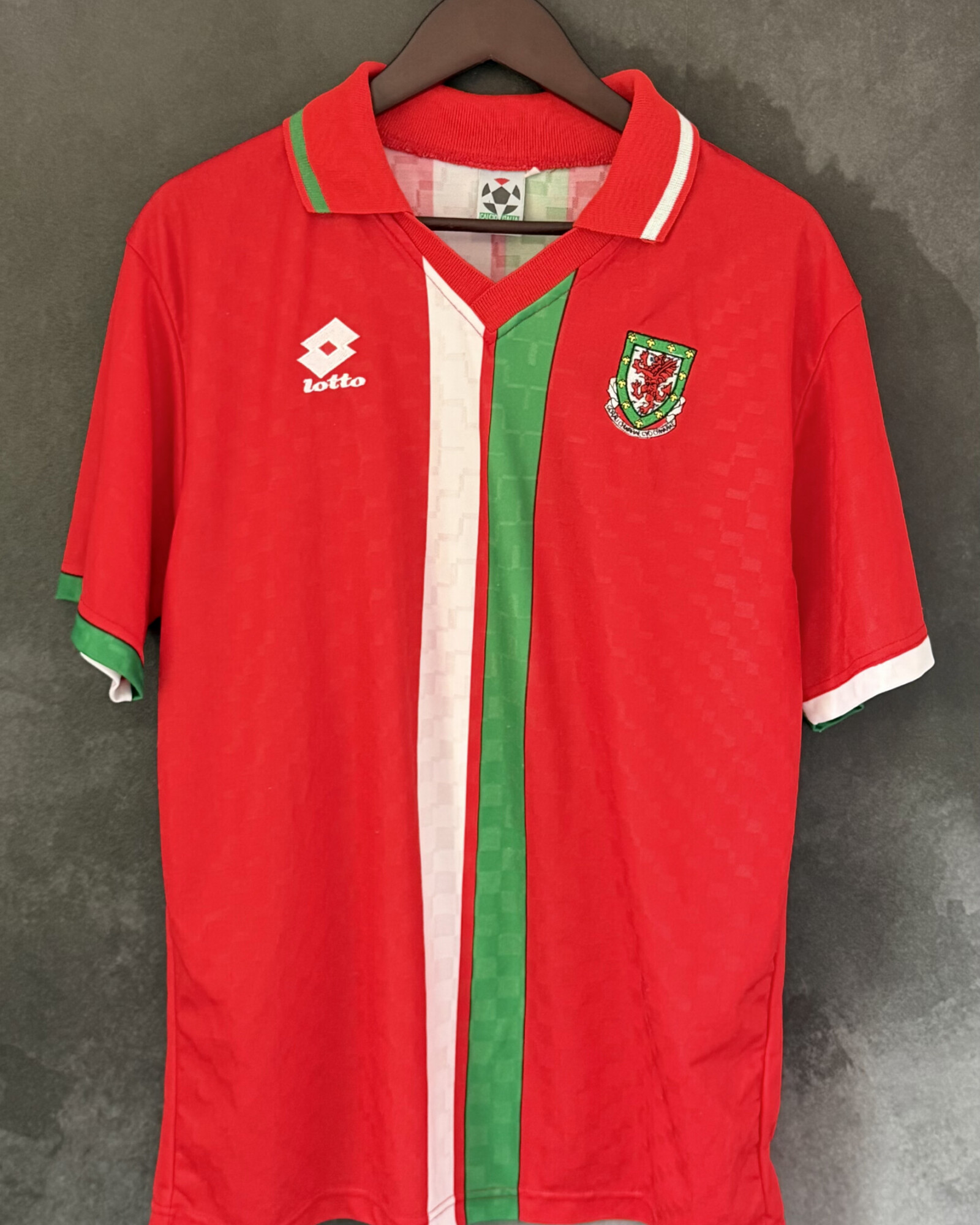 Wales 1996 Home Large 9/10