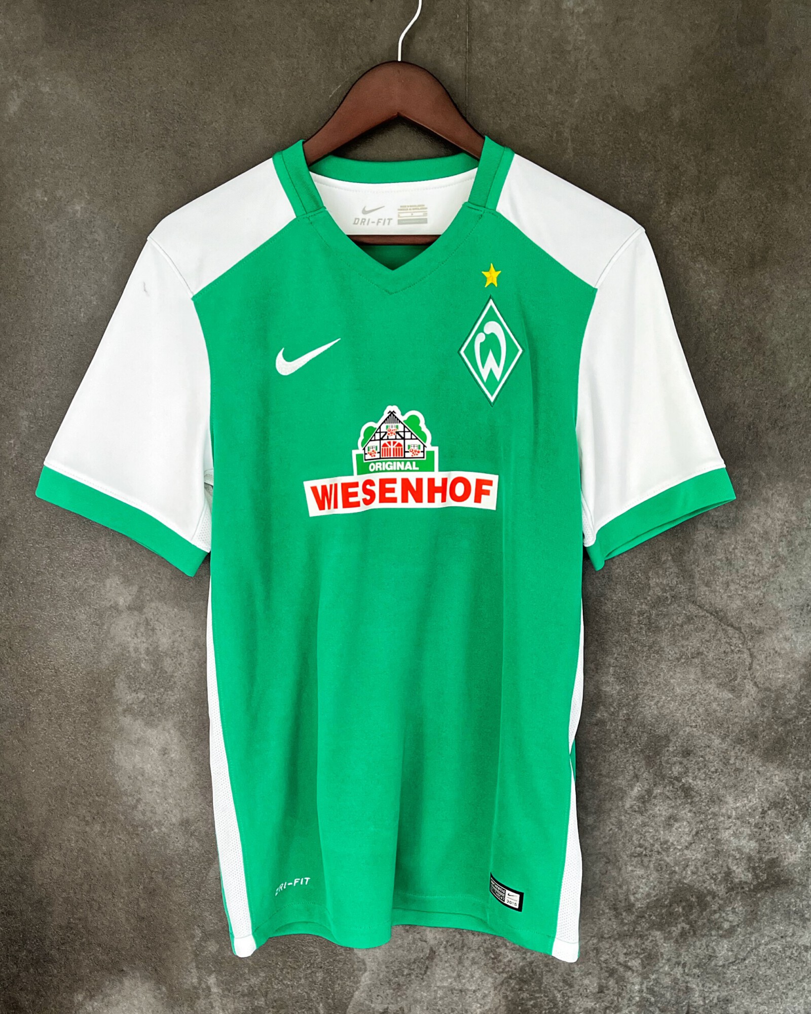SV Werder Bremen 2015/16 Home JUNUZOVIC 16 Small 9/10