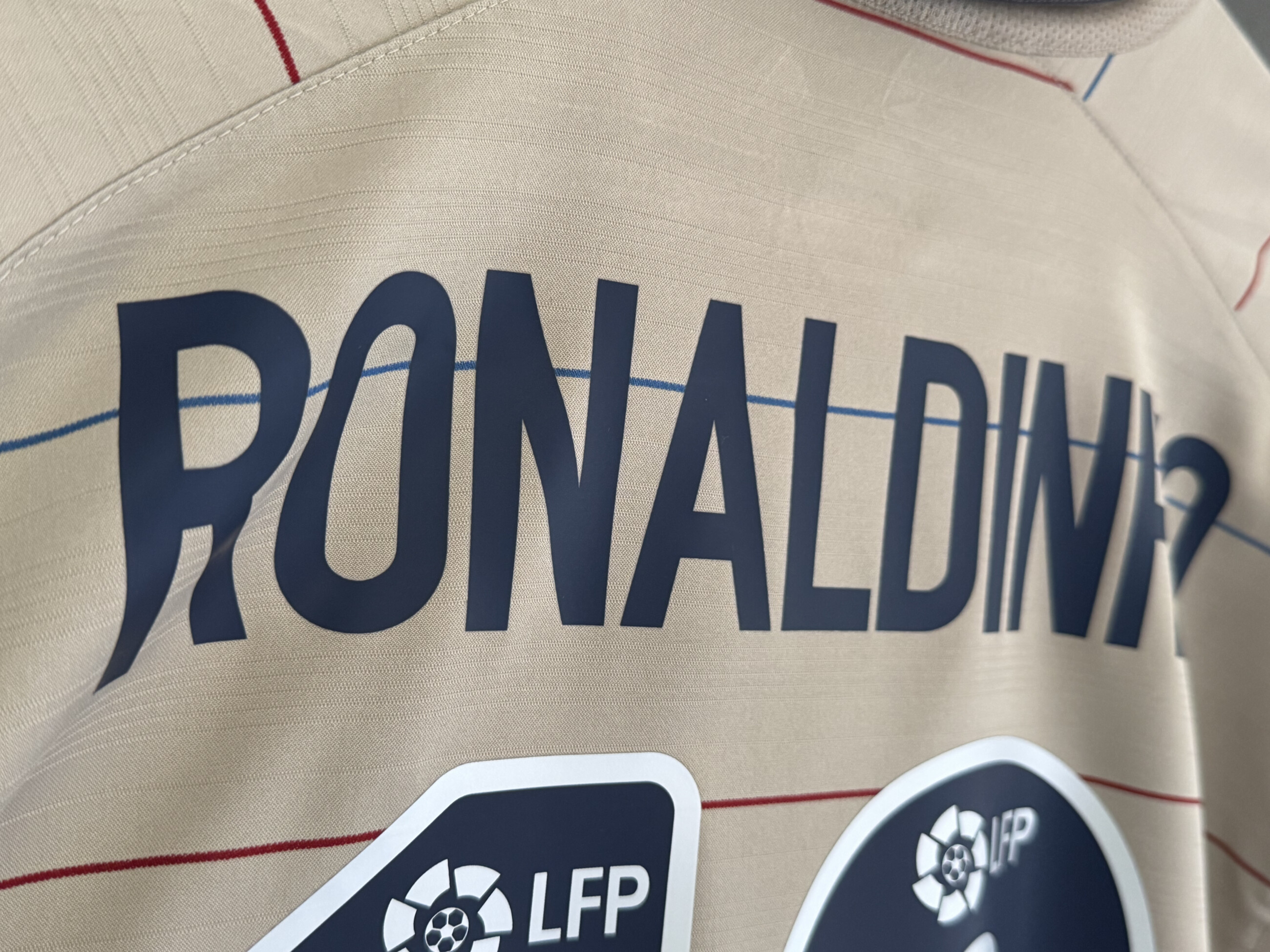 FC Barcelona 2003/04 Away RONALDINHO 10 Large 9/10 view 5