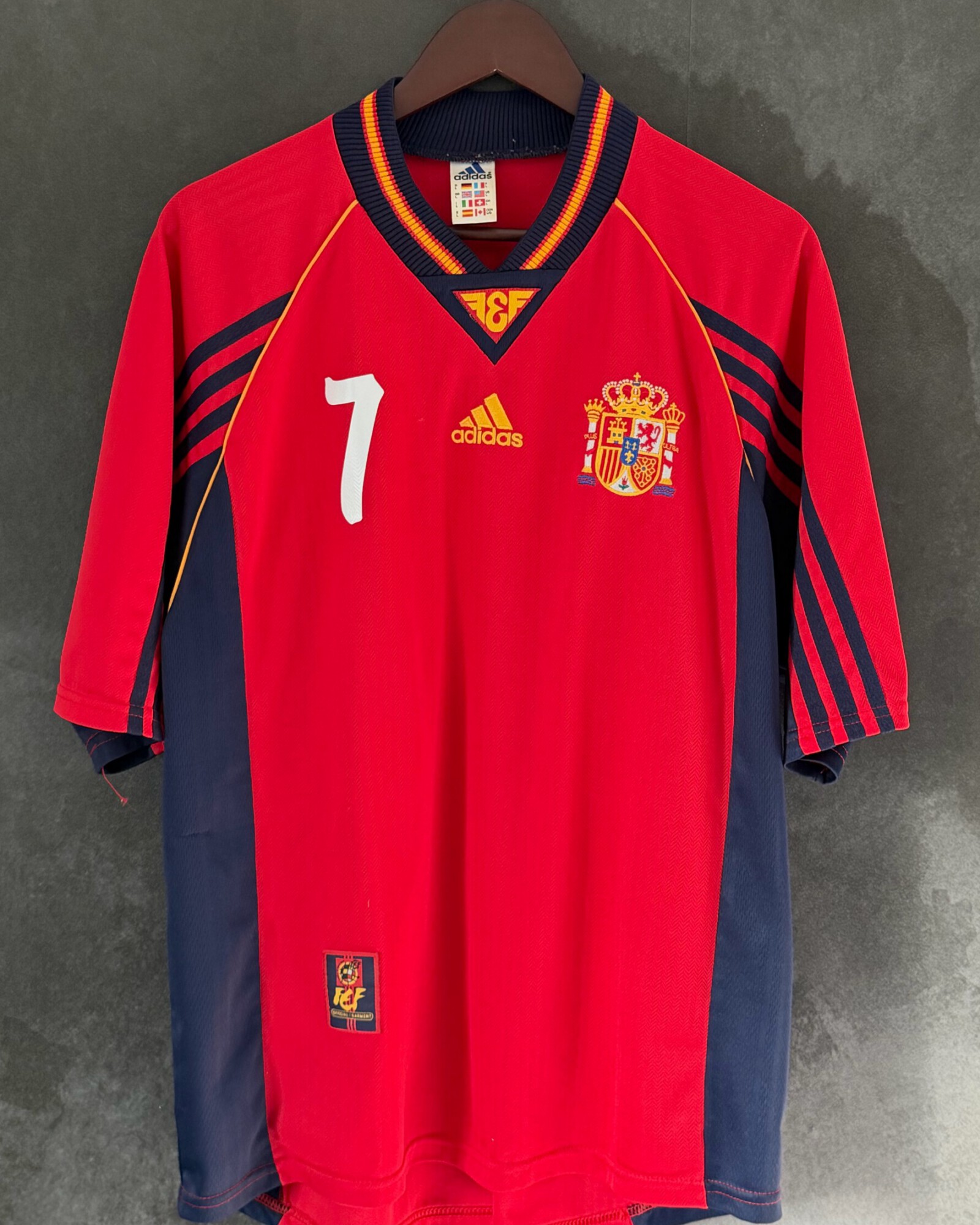 Spain 1998 Home with Shorts MORIENTES 7 Large 8/10