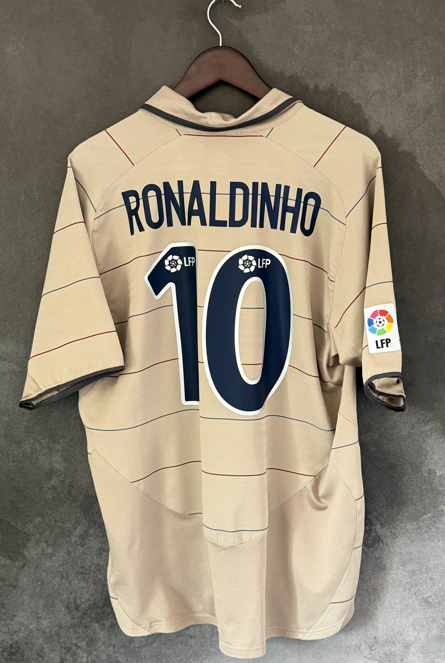 FC Barcelona 2003/04 Away RONALDINHO 10 Large 9/10 view 2
