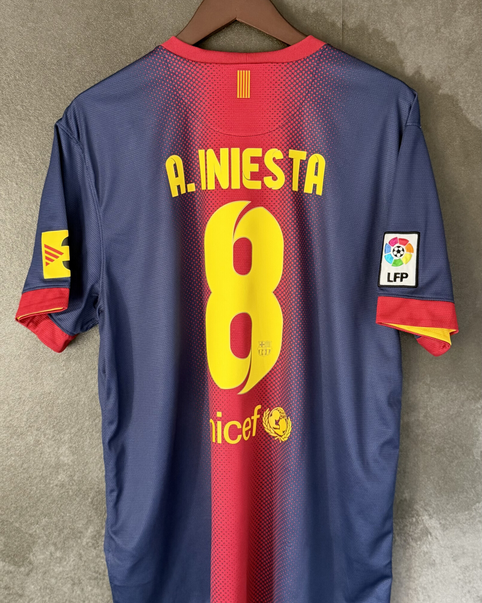 FC Barcelona 2012/13 Home INIESTA 8 XL 10/10