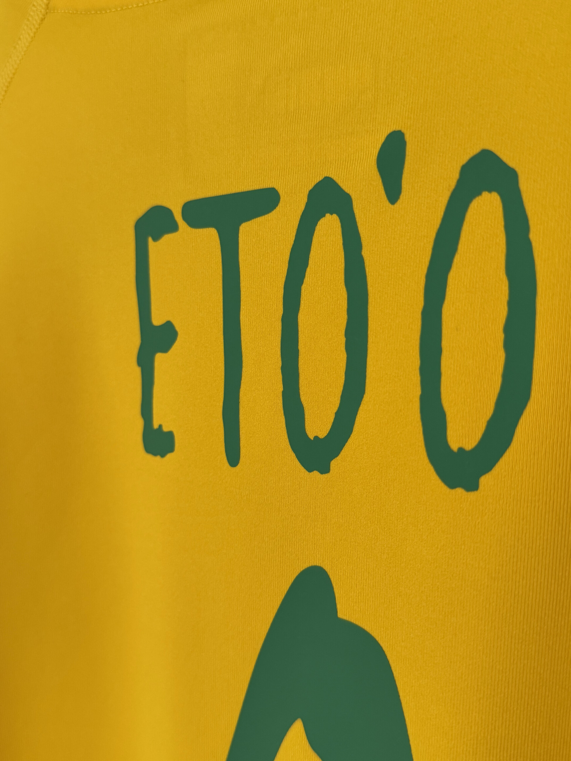 Cameroon 2004 Away ETO’O 9 Large 8/10 view 3