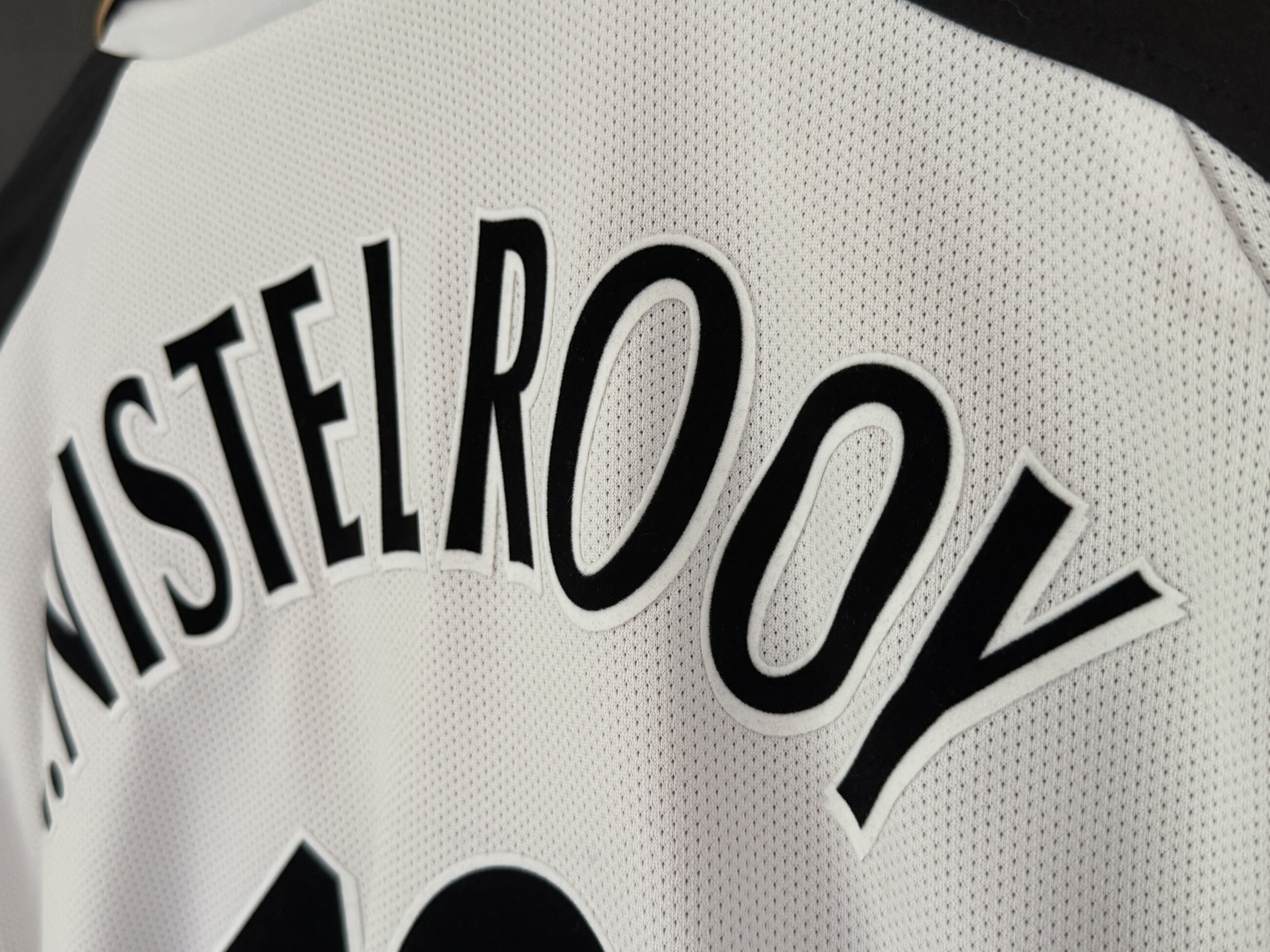 Manchester United 2001/02 Away v.NISTELROOY 10 Medium 9/10 view 3