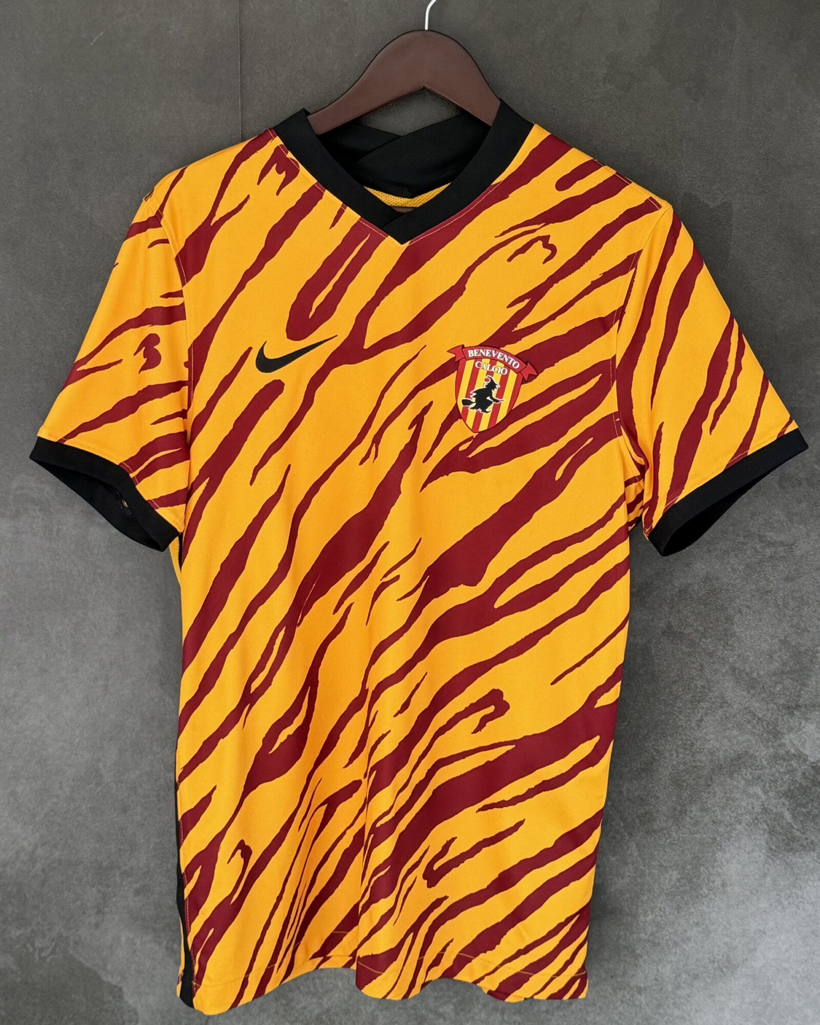 Benevento Calcio 2022/23 Home Large 10/10