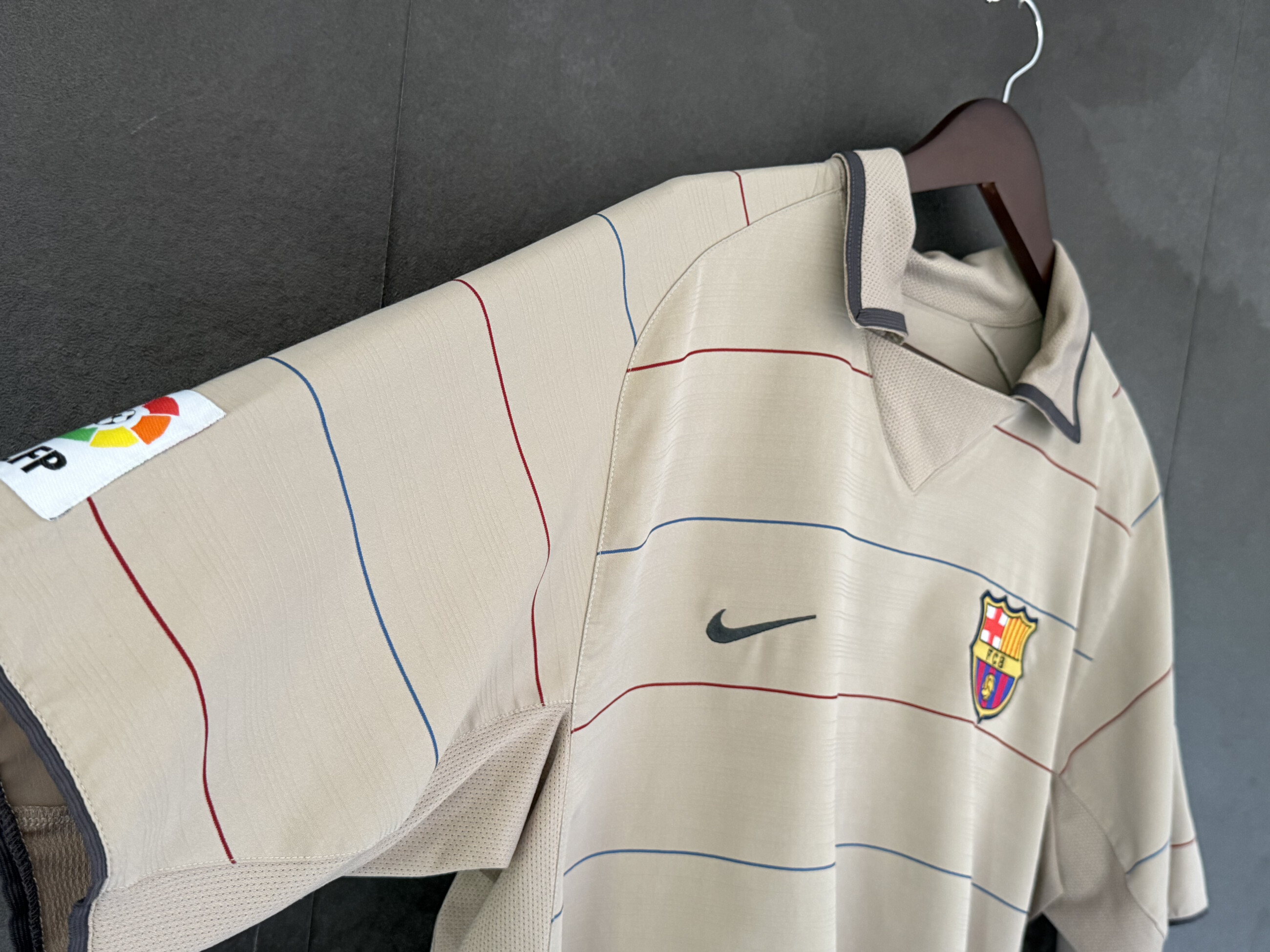 FC Barcelona 2003/04 Away RONALDINHO 10 Large 9/10 view 9
