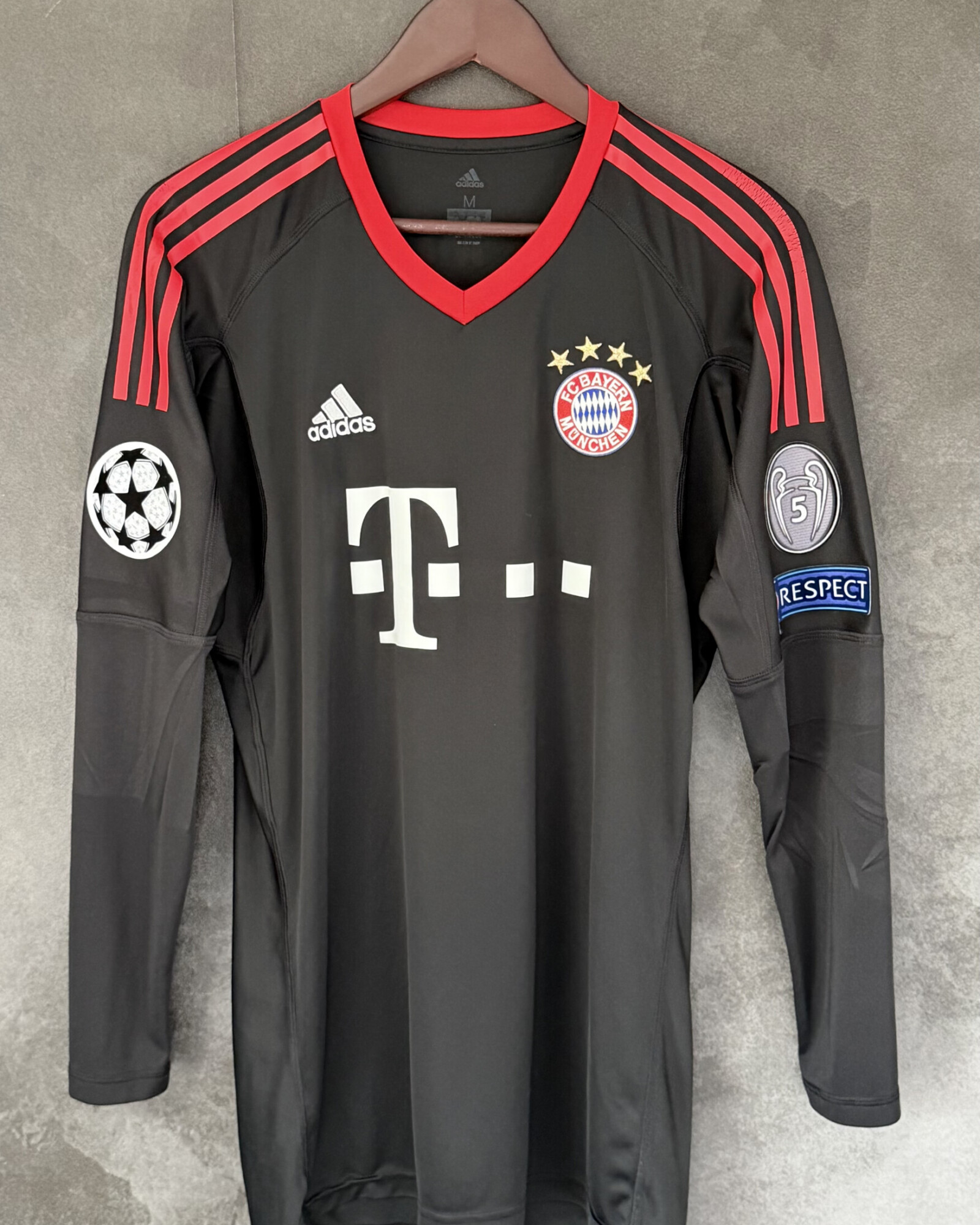 FC Bayern München 2017/18 Goalkeeper NEUER 1 Medium 8/10