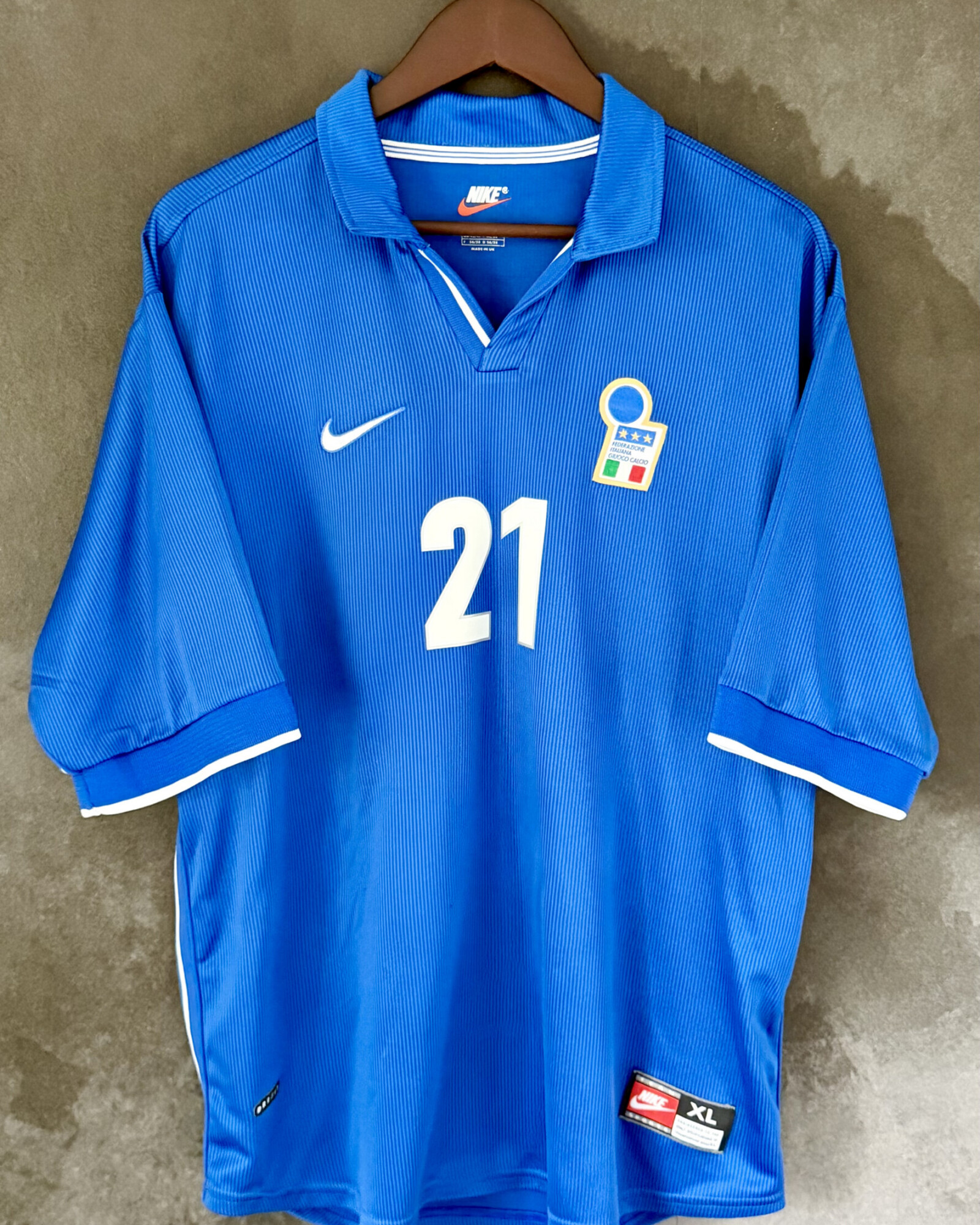 Italy 1998 Home VIERI 21 XL 8/10