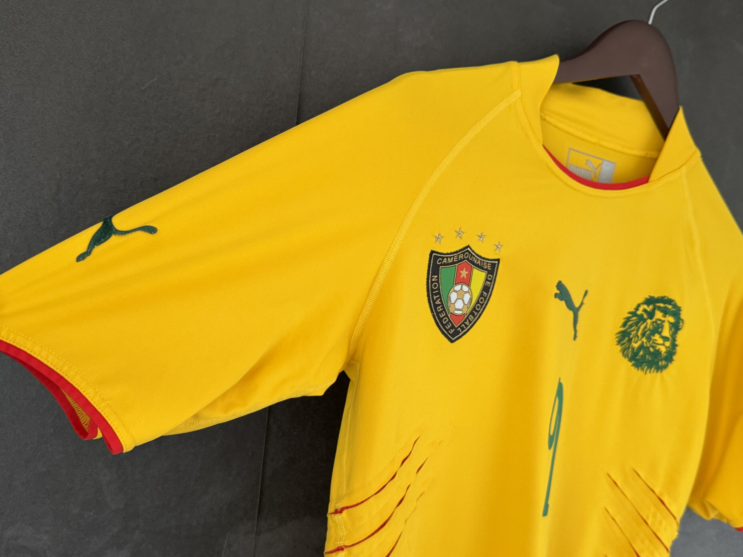 Cameroon 2004 Away ETO’O 9 Large 8/10 view 10