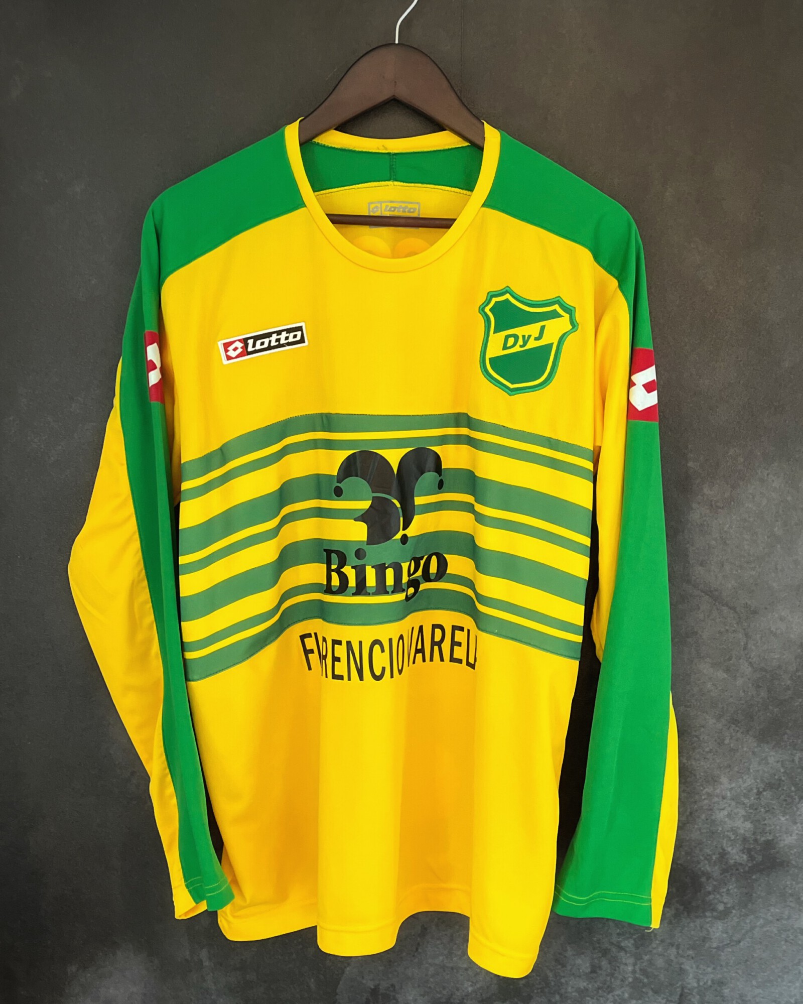 Defensa y Justica 2010/11 Home Large 9/10