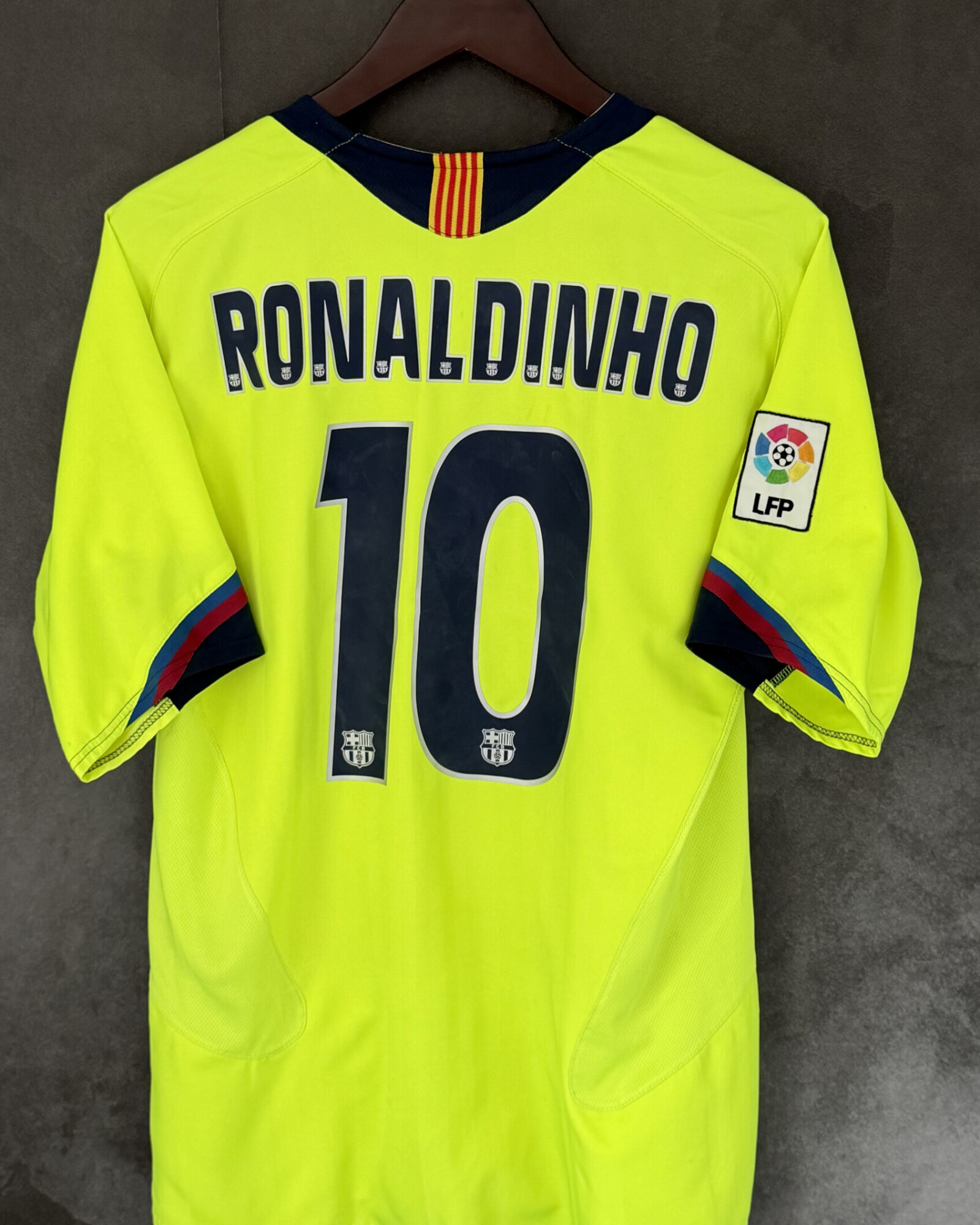 FC Barcelona 2005/06 Away RONALDINHO 10 Medium 7/10