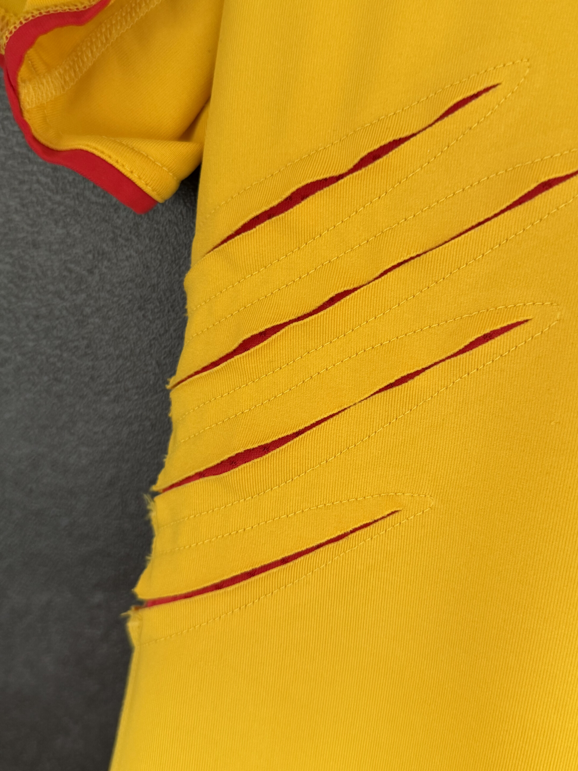 Cameroon 2004 Away ETO’O 9 Large 8/10 view 8