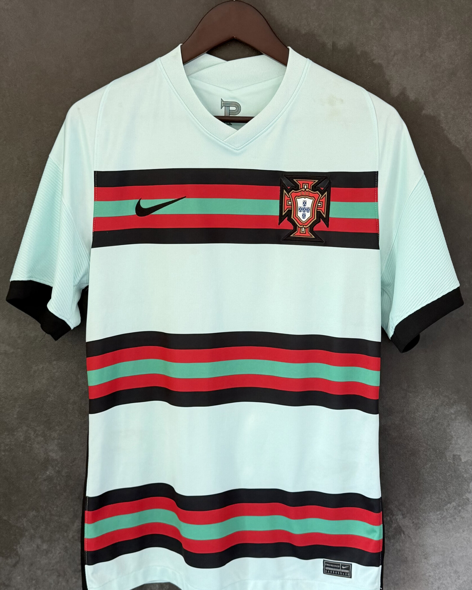 Portugal 2020 Away Medium 7/10