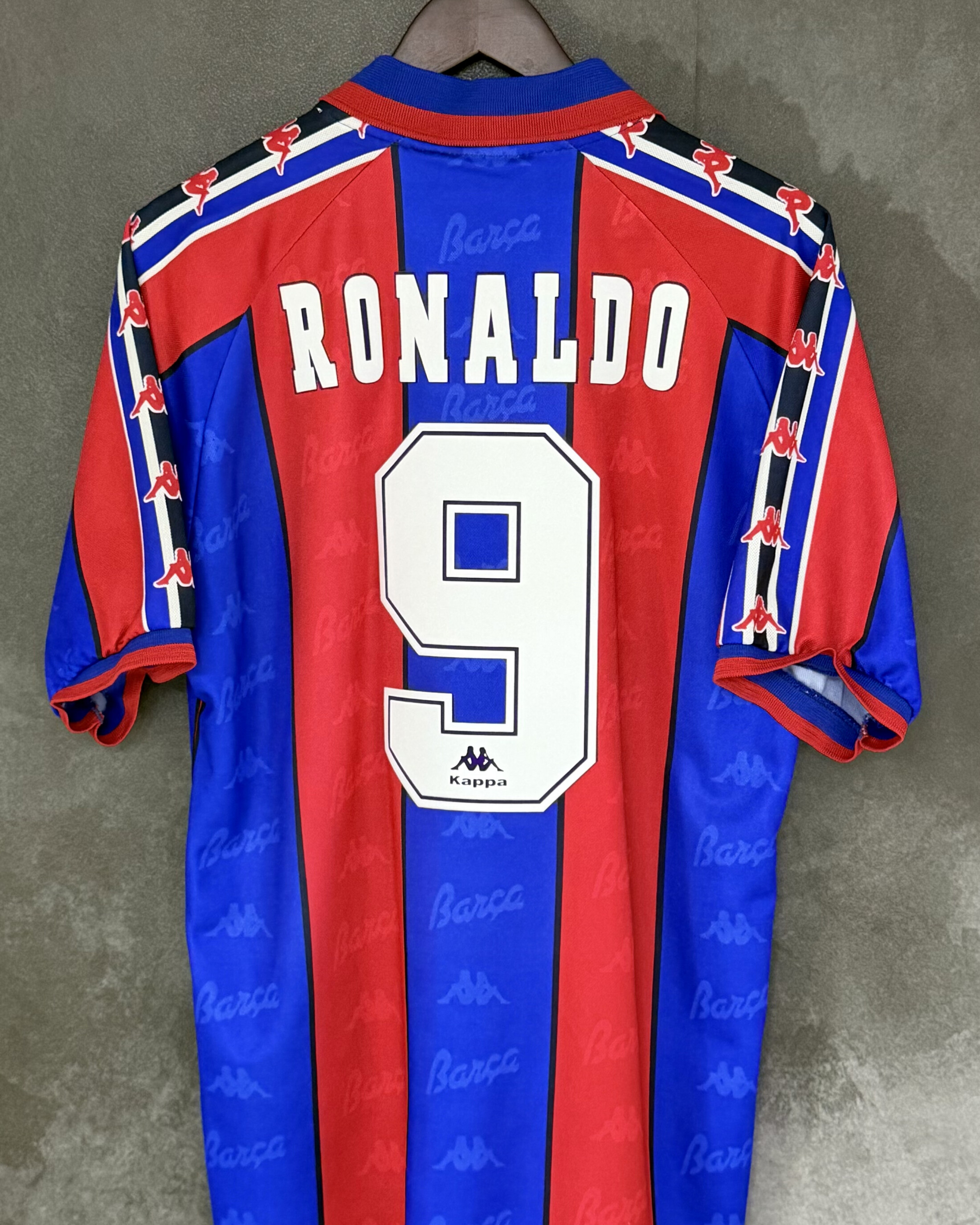 FC Barcelona 1995/97 Home RONALDO 9 XL 9/10 view 2