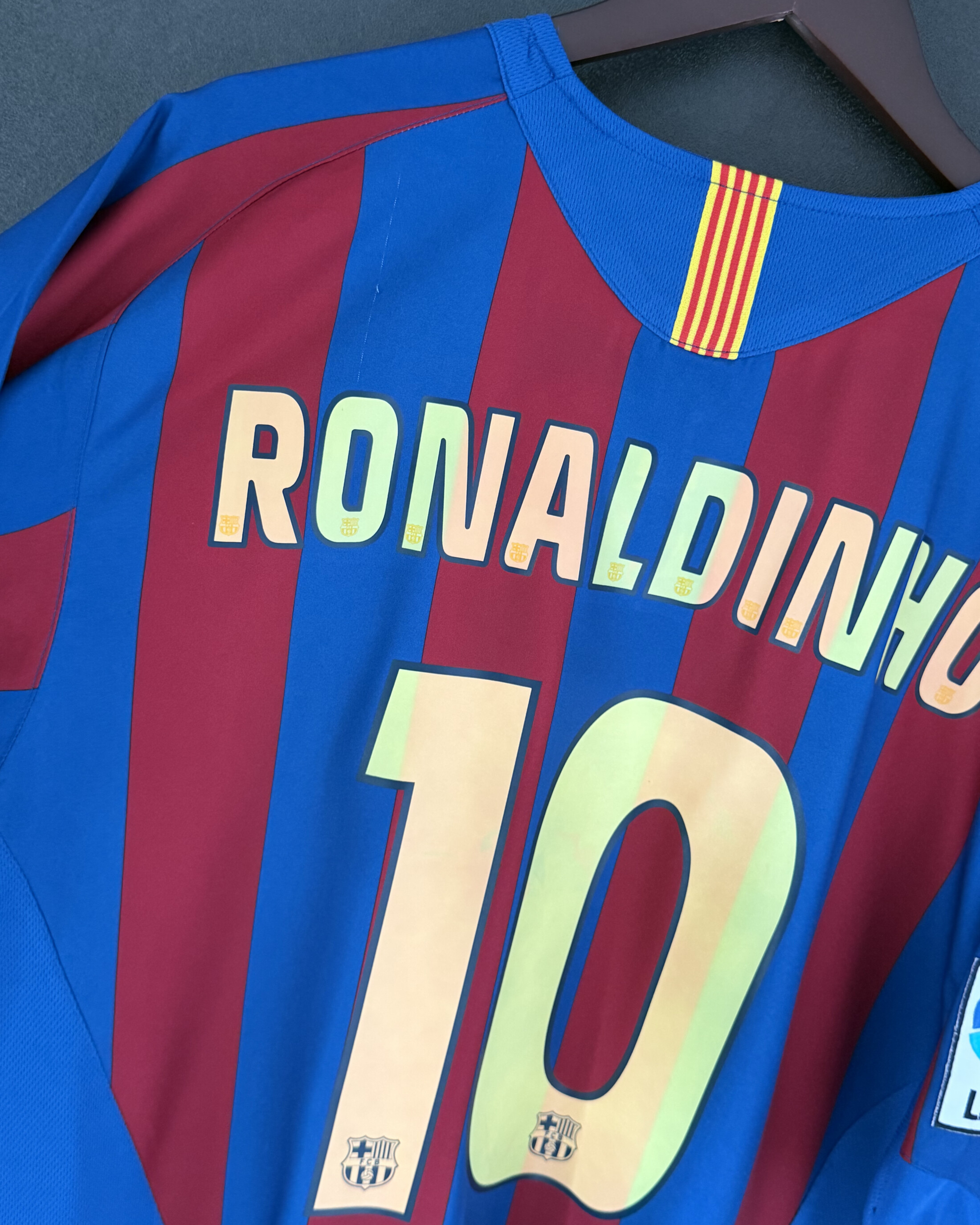 FC Barcelona 2005/06 Home RONALDINHO 10 XXL 8/10 view 4