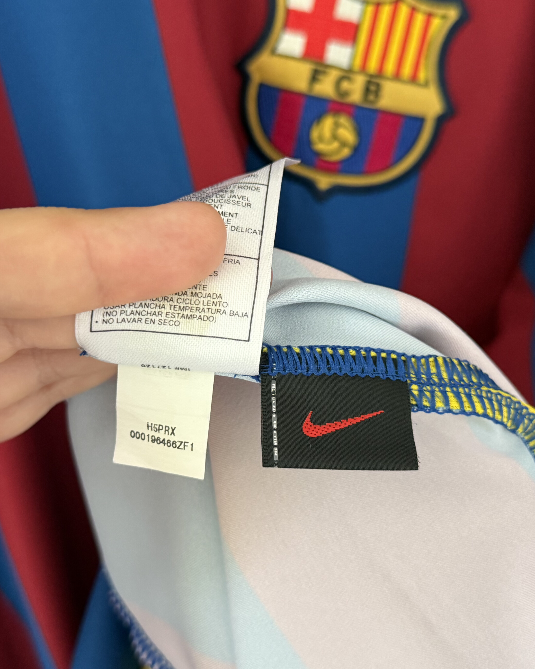 FC Barcelona 2005/06 Home RONALDINHO 10 Large 9/10 view 7