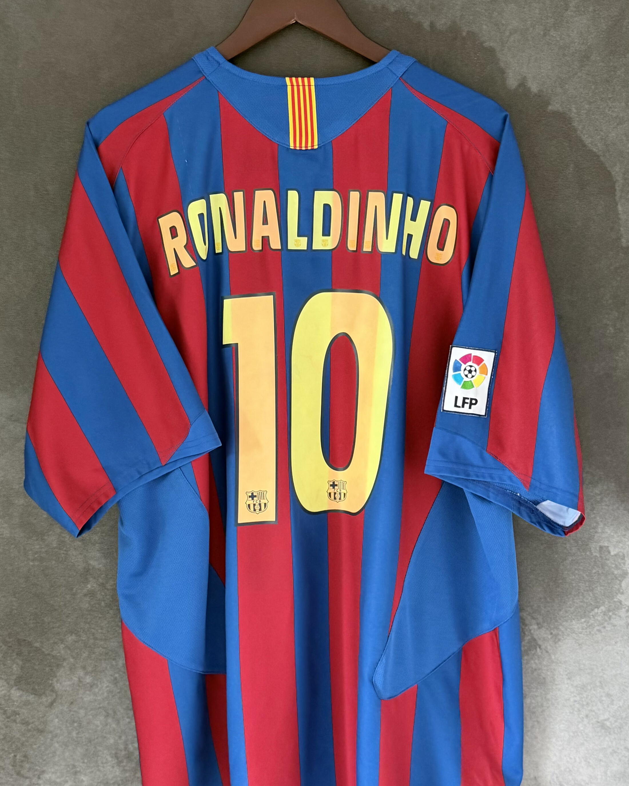 FC Barcelona 2005/06 Home RONALDINHO 10 XXL 8/10 view 2