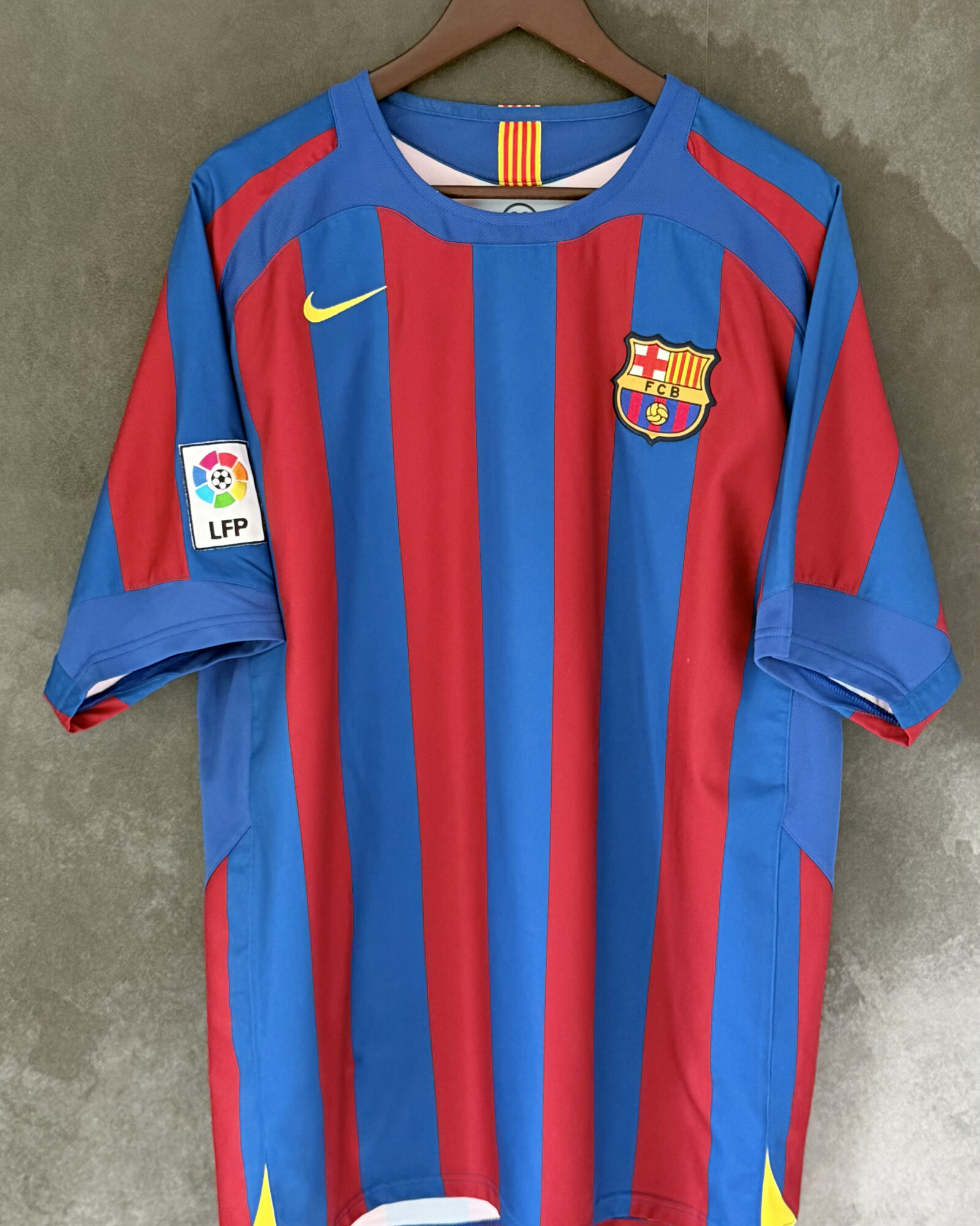 FC Barcelona 2005/06 Home RONALDINHO 10 Large 9/10