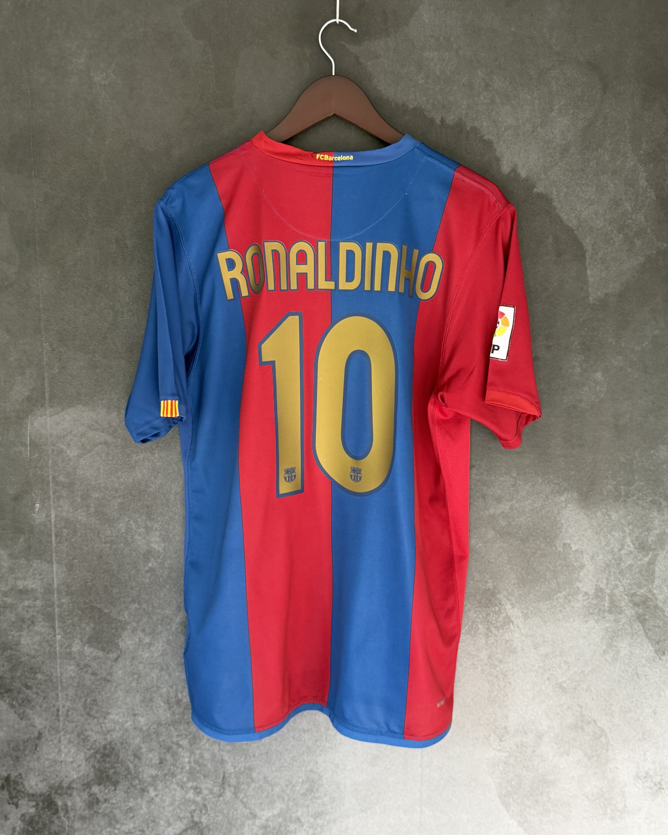 FC Barcelona 2006/07 Home RONALDINHO 10 Large 9/10 - Image 2