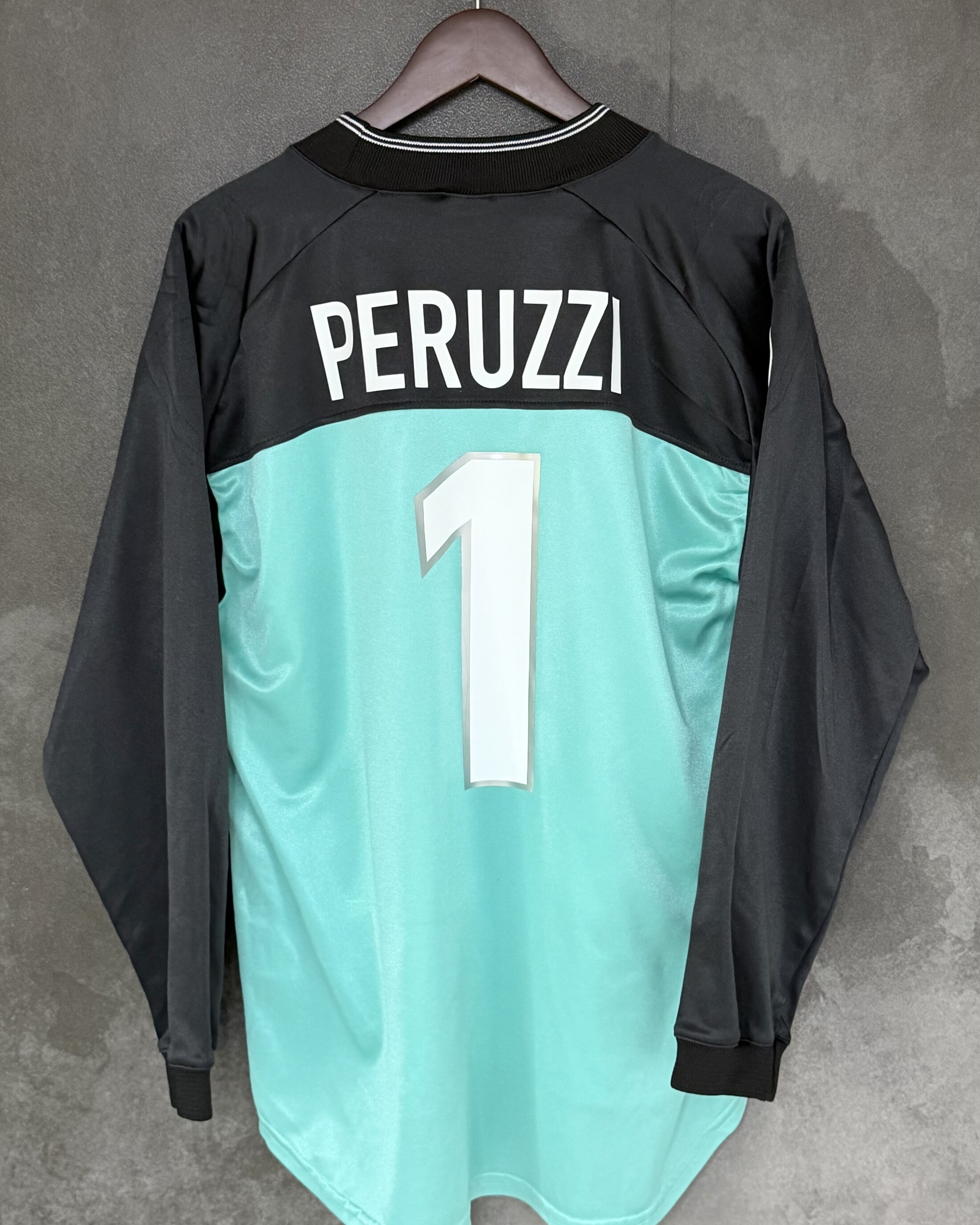 Inter Milan 1999/00 Goalkeeper PERUZZI 1 Large 9/10 - Image 2