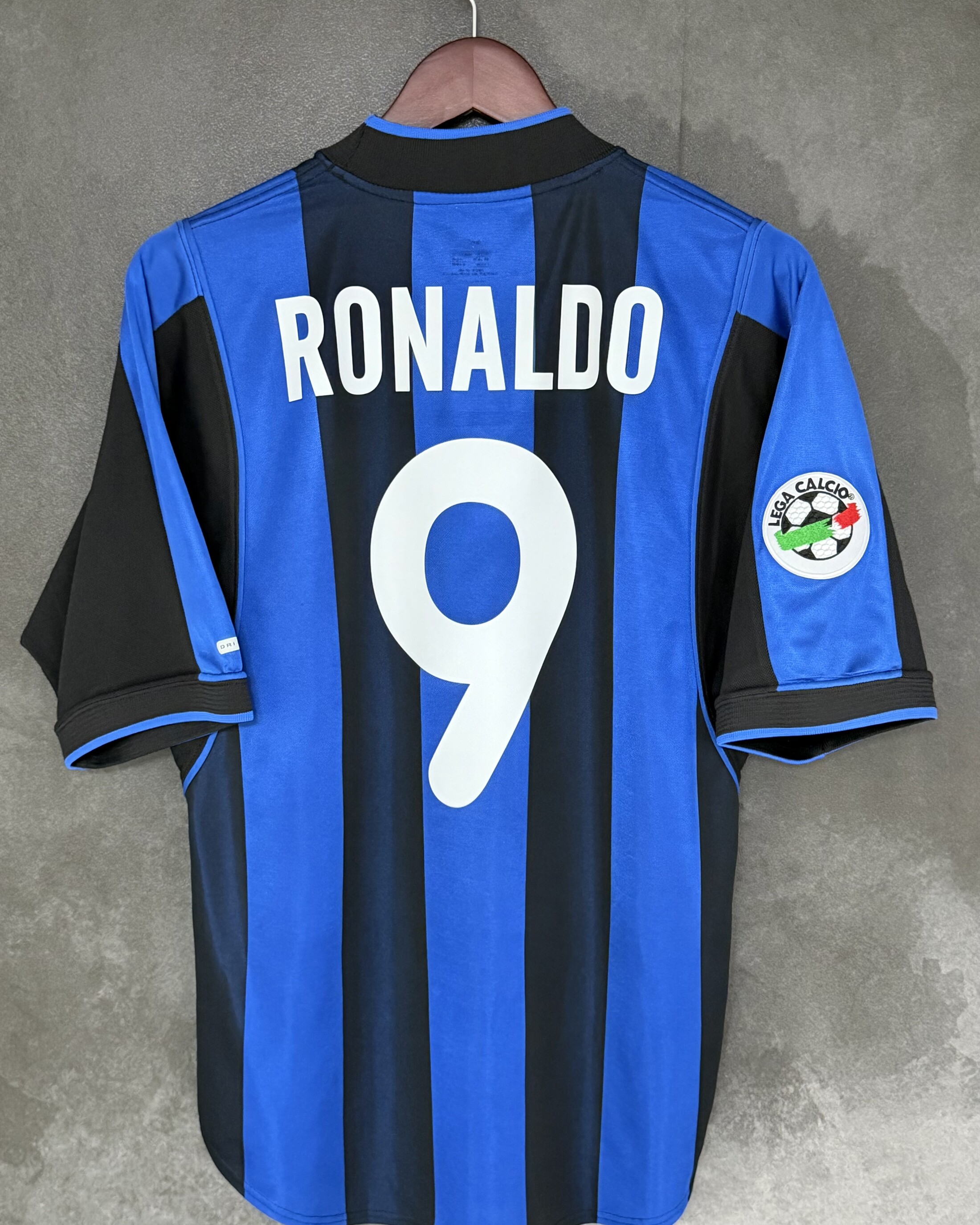 Inter Milan 2000/01 Home RONALDO 9 Small 9/10 - Image 2