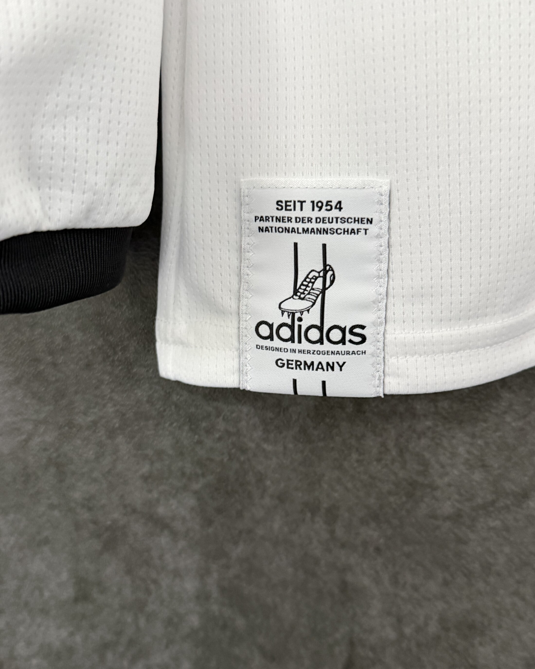 Germany 2026 Home BISCHOF 8 Large 10/10 BNWT - Image 5